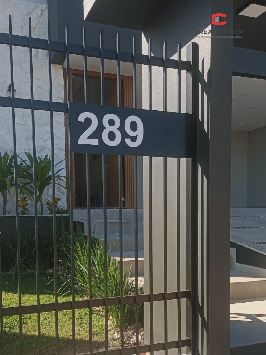 Placa de identificação residencial em ACM