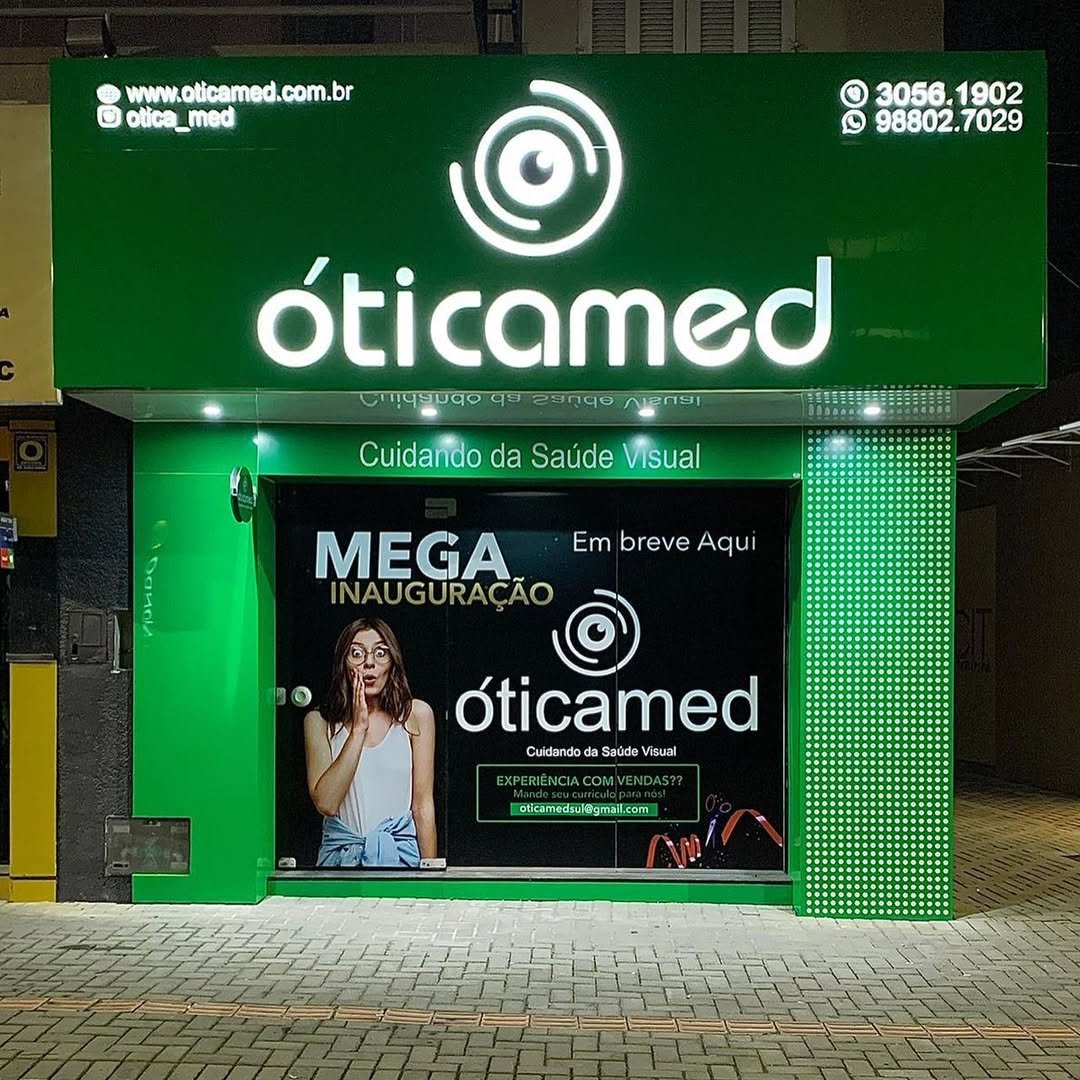 Fachada de ótica em ACM