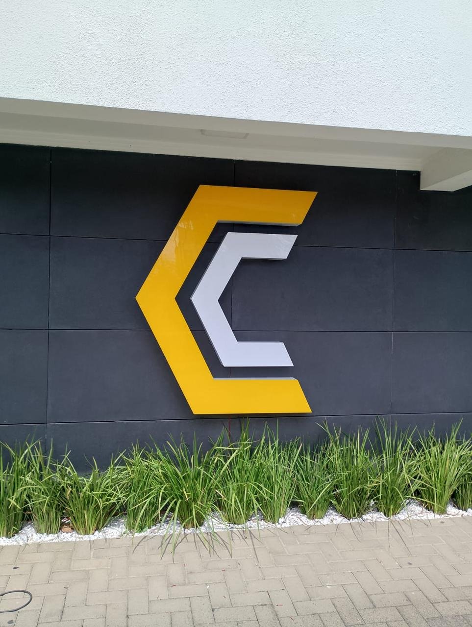 Logotipo personalizado em acrílico