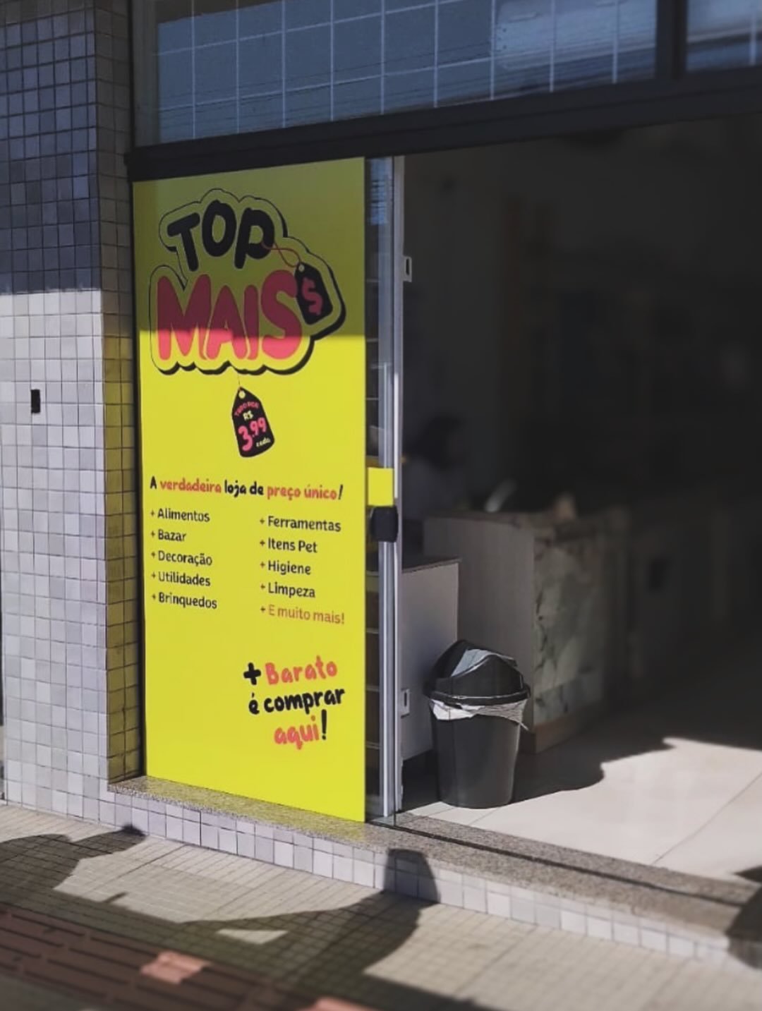 Adesivagem de vitrine da loja Top Mais